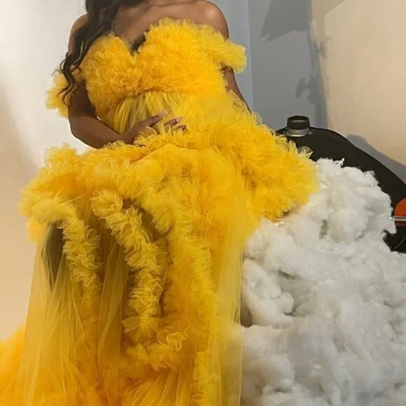 Yellow Maternity Photoshoot Puffy Ruffles Off Shoulder Tulle Robe - Picture 3 of 3